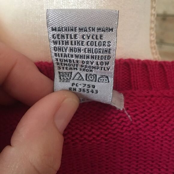 VTG IZOD‎ Women’s V-neck Cable Knit Pullover Sweater in Deep Fuchsia, Medium - Picture 6 of 7